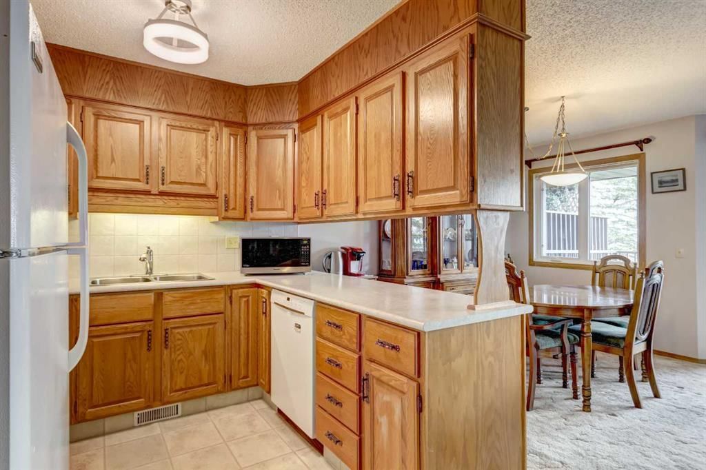 30, 118 Strathcona Road SW, Calgary — photo 2 of 34