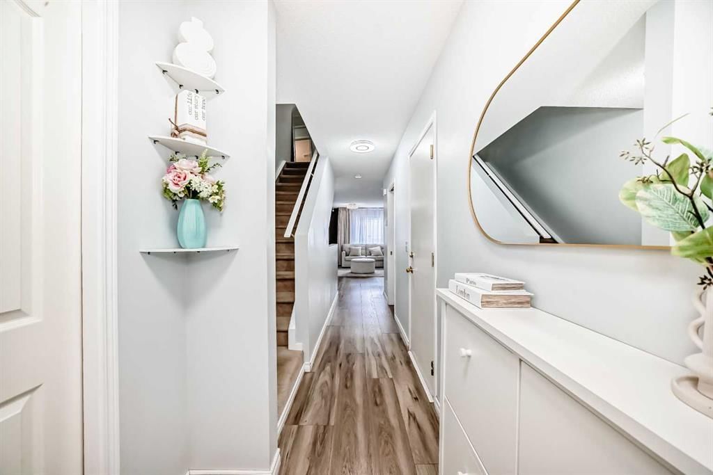 57 Mt Aberdeen Manor SE, Calgary — photo 4 of 18