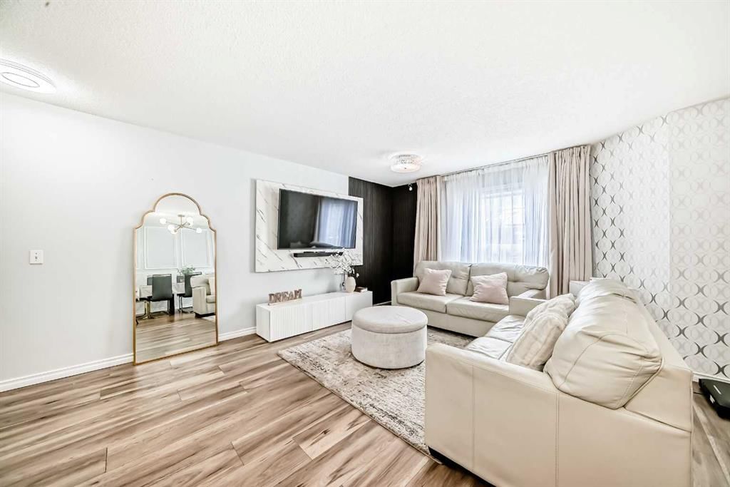57 Mt Aberdeen Manor SE, Calgary — photo 5 of 18