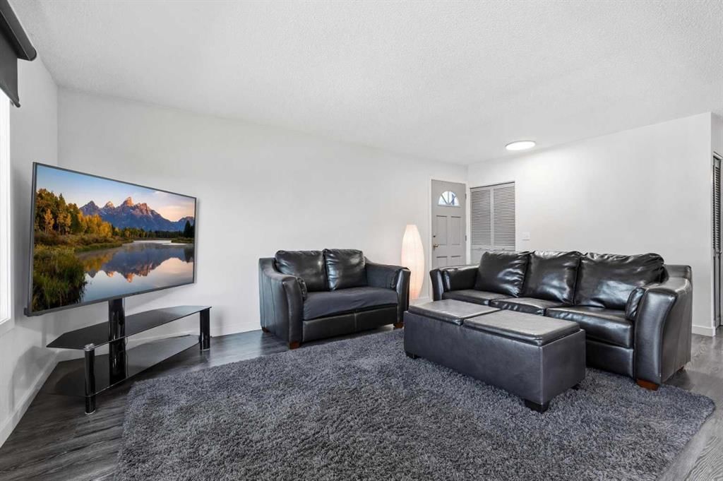 1420 Marlyn Way NE, Calgary — photo 4 of 41