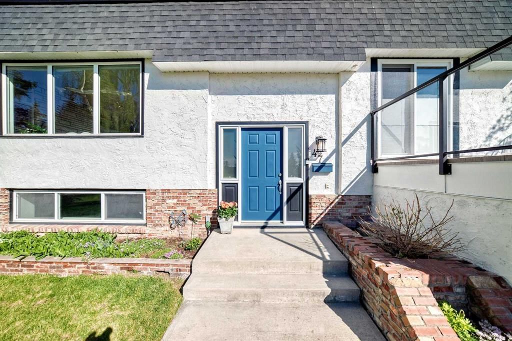 47 Coleridge Crescent NW, Calgary — photo 3 of 37