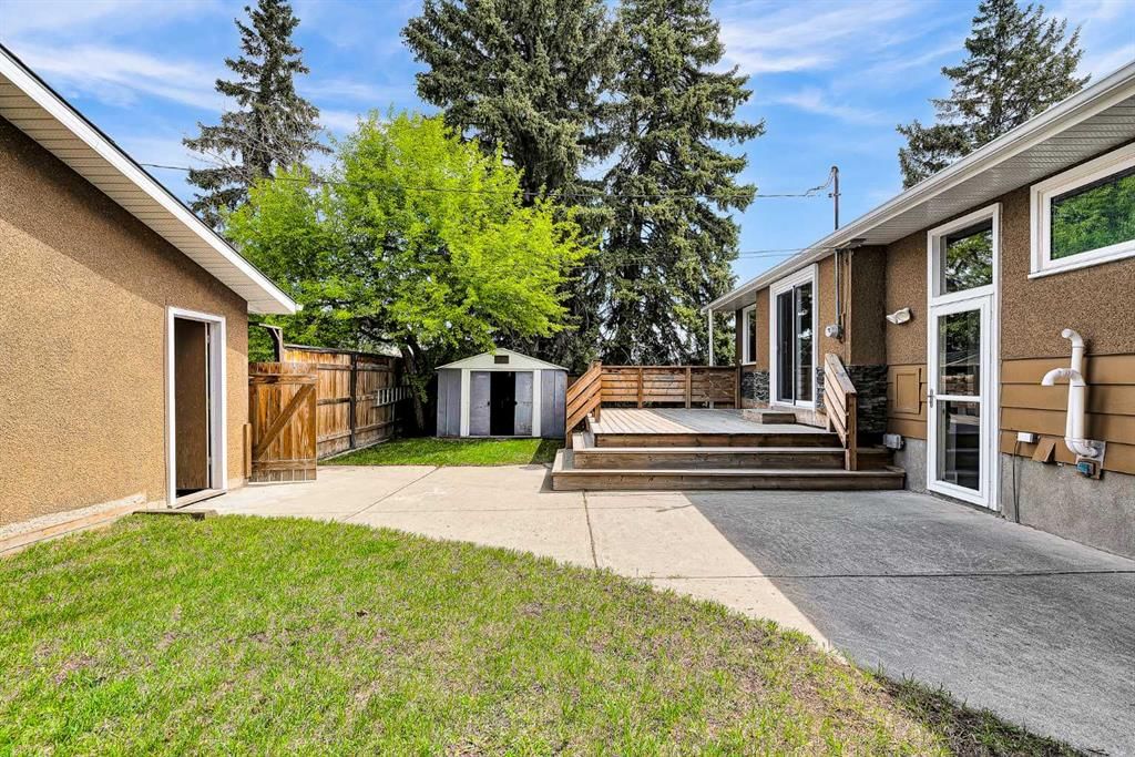 632 104 Avenue SW, Calgary — photo 4 of 41