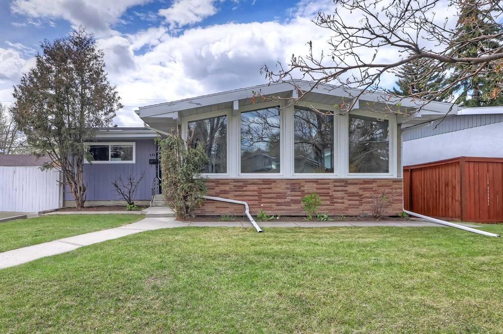 1315 Northmount Drive NW, Calgary — main listing photo