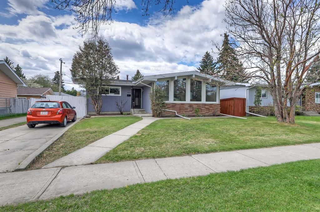 1315 Northmount Drive NW, Calgary — photo 2 of 41