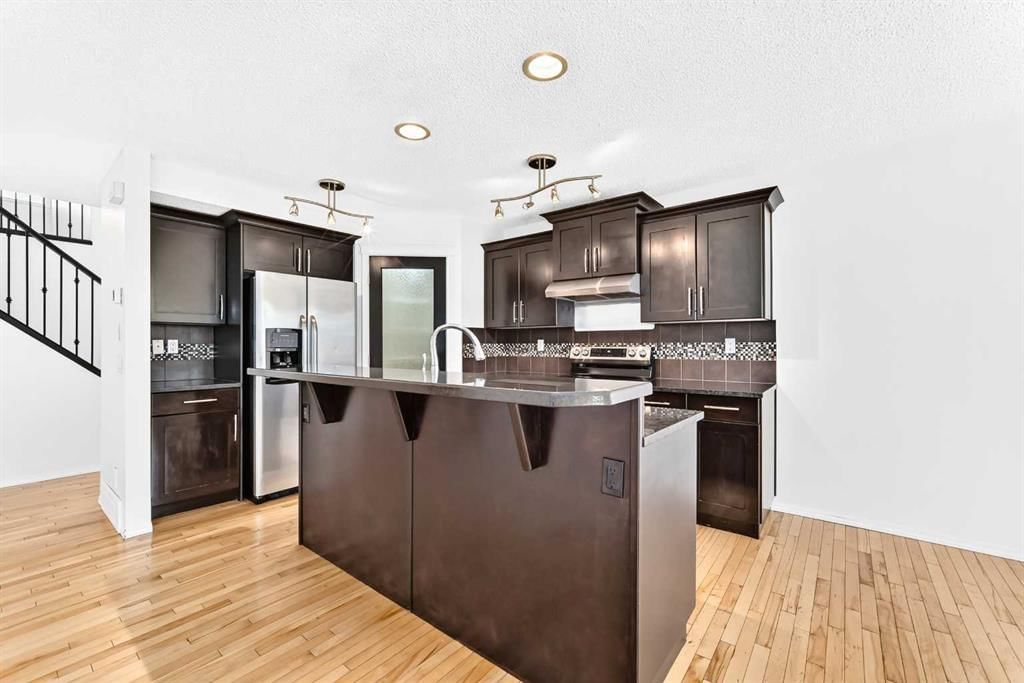 6 Cougarstone Crescent SW, Calgary — photo 4 of 43