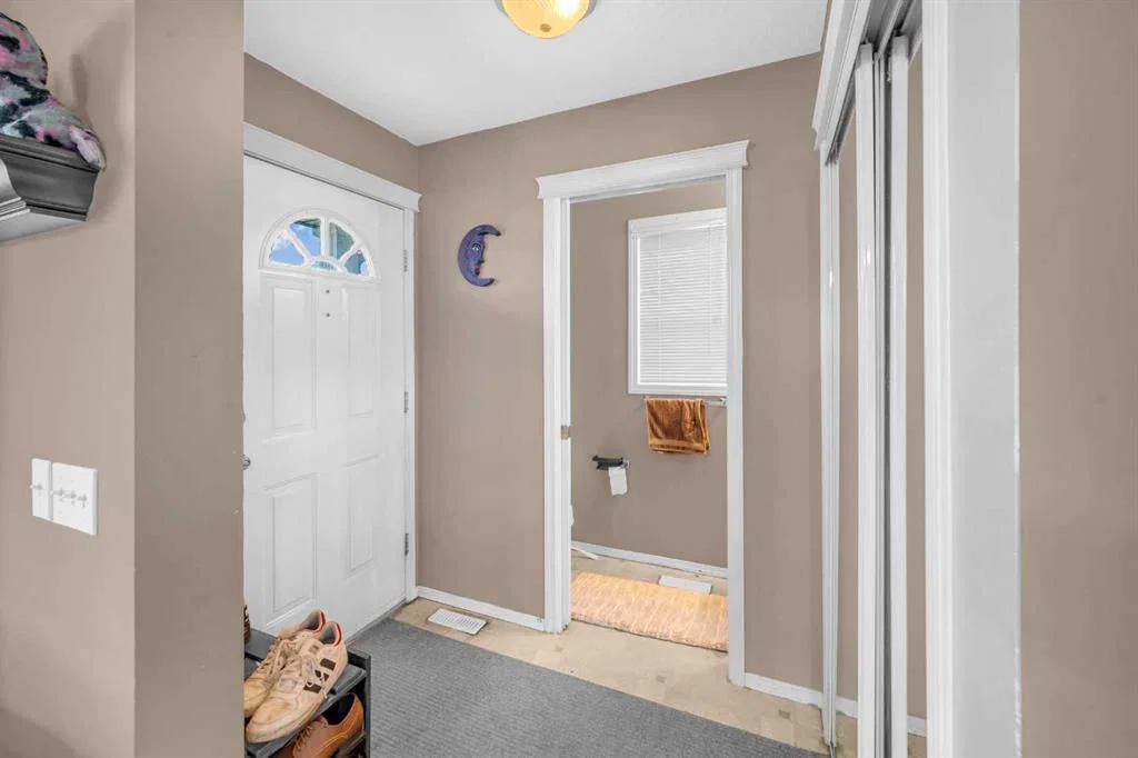 6 Saddlemont Way NE, Calgary — photo 4 of 33