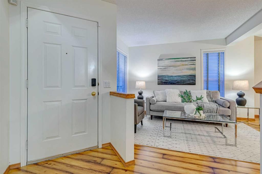 268 Mt Brewster Circle SE, Calgary — photo 2 of 47