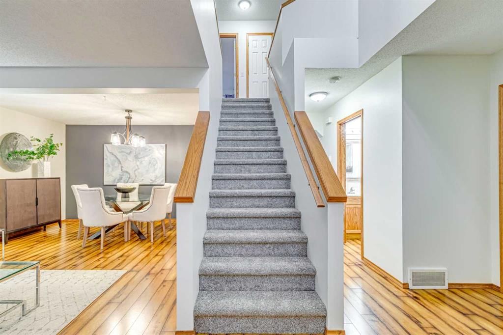 268 Mt Brewster Circle SE, Calgary — photo 3 of 47