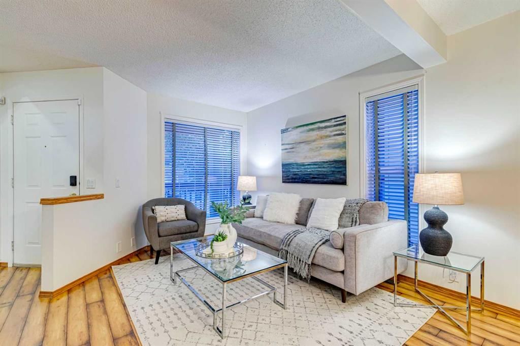 268 Mt Brewster Circle SE, Calgary — photo 5 of 47