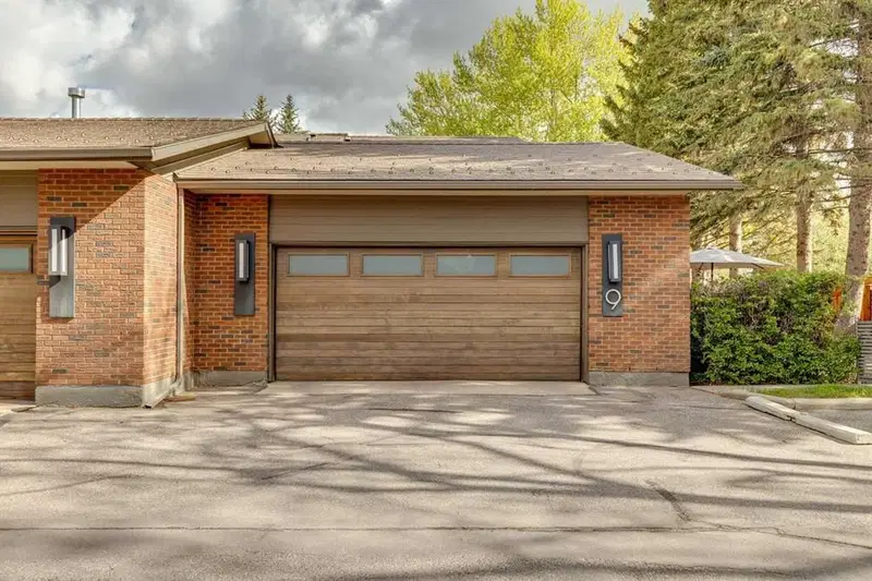 9, 68 Baycrest Place SW, Calgary — main listing photo
