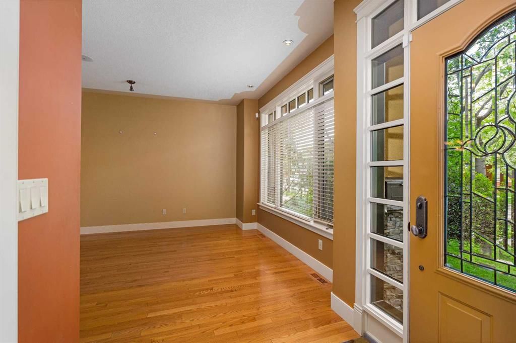 720 4 Street NW, Calgary — photo 5 of 50