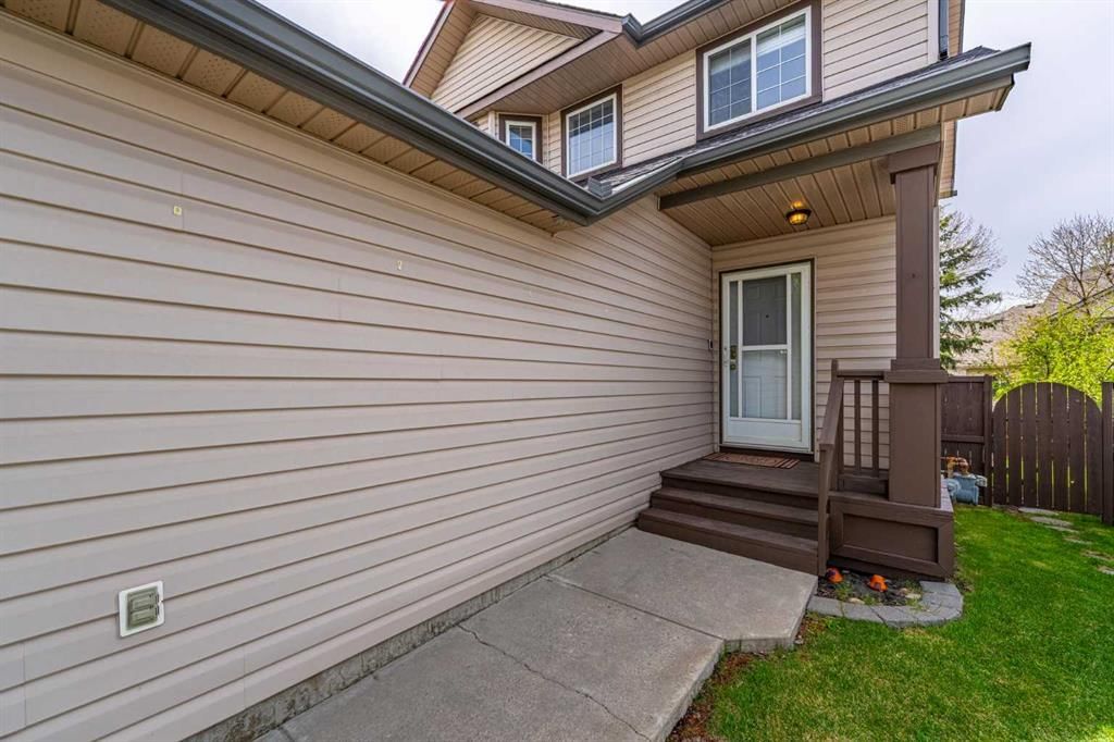381 Hidden Valley Manor NW, Calgary — photo 2 of 49