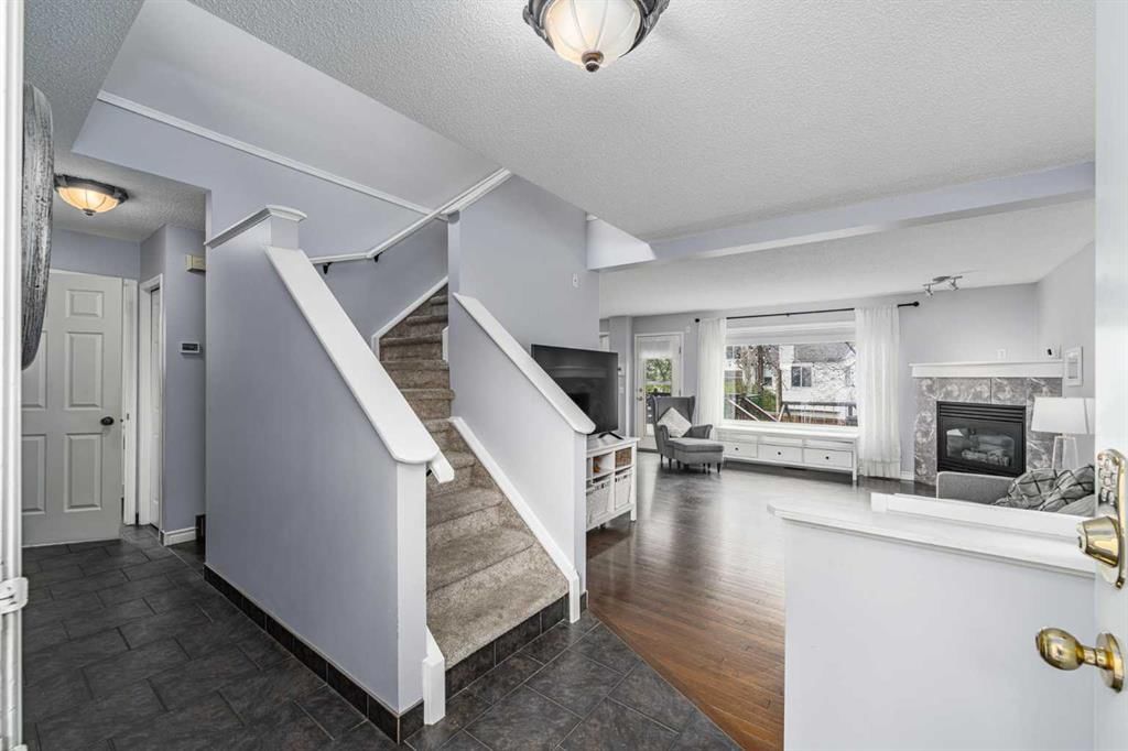 381 Hidden Valley Manor NW, Calgary — photo 3 of 49