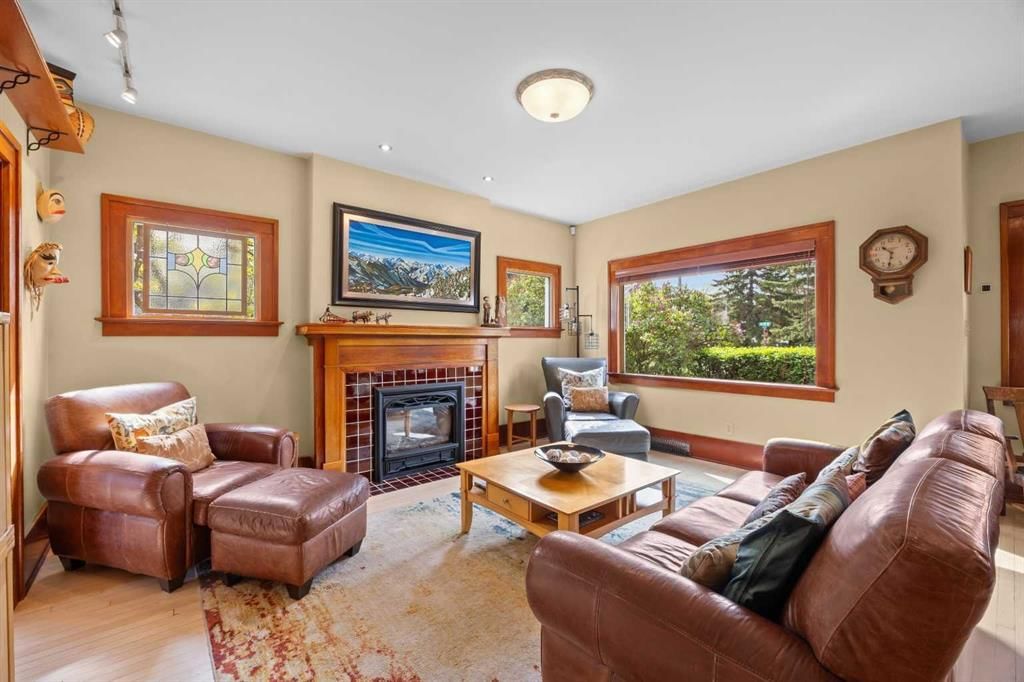 236 10 Avenue NE, Calgary — photo 4 of 50
