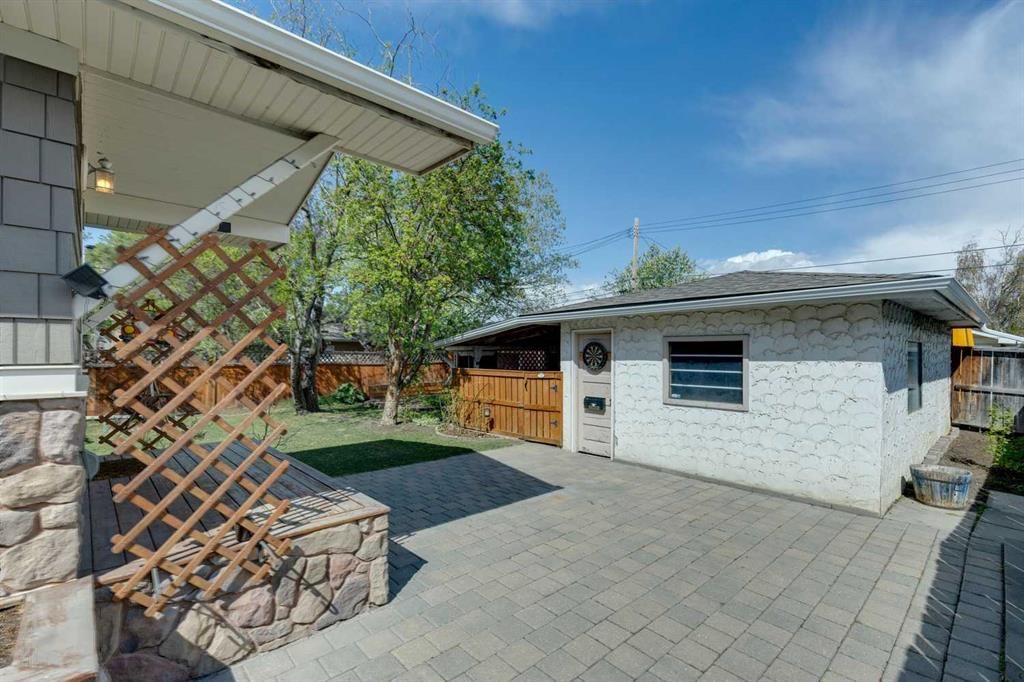 3912 77 Street NW, Calgary — photo 4 of 25