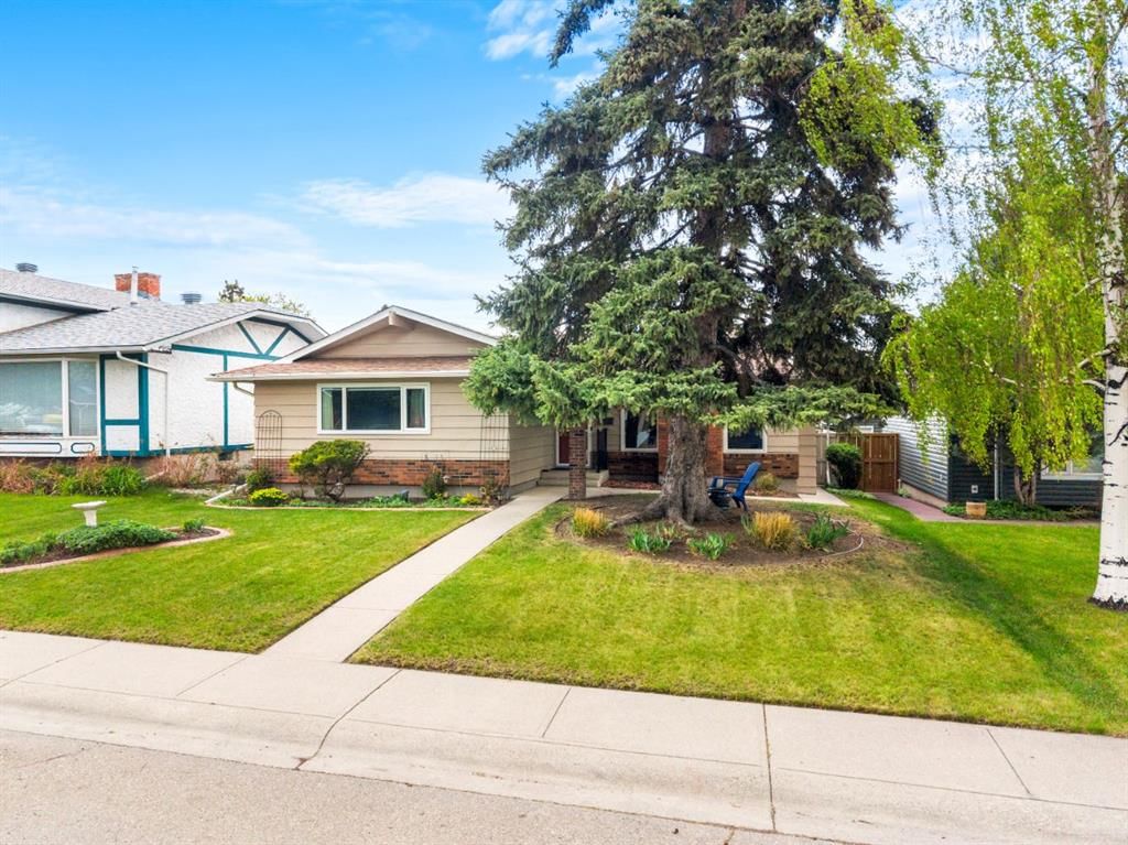 52 Lake Lucerne Close SE, Calgary — photo 2 of 50