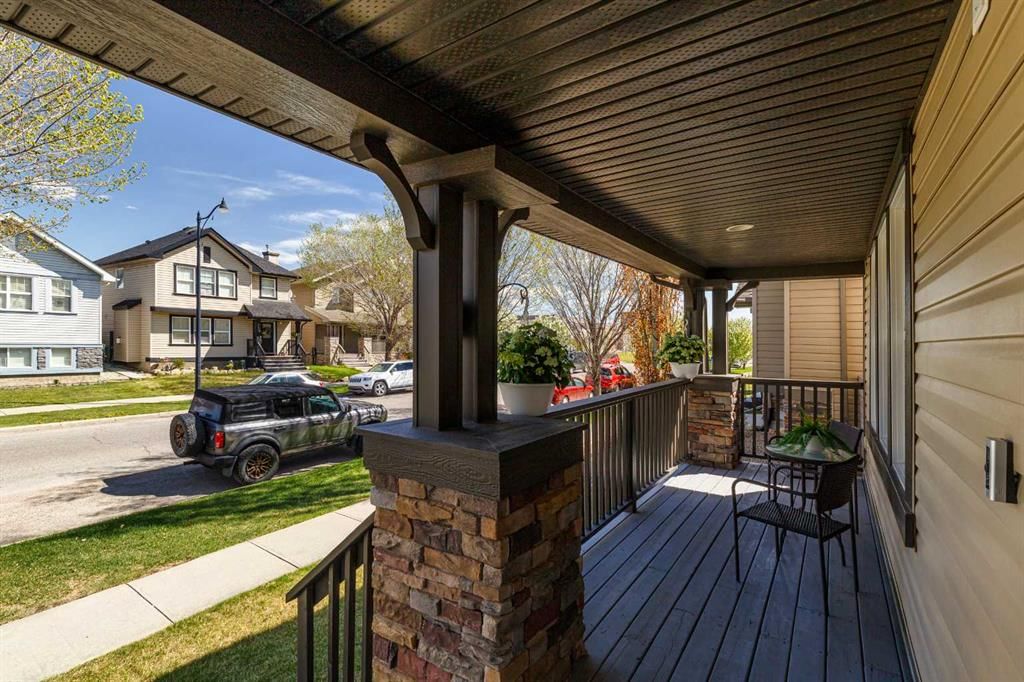 724 Prestwick Circle SE, Calgary — photo 4 of 48