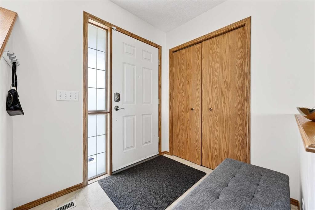 112 Hidden Ranch Crescent NW, Calgary — photo 3 of 50
