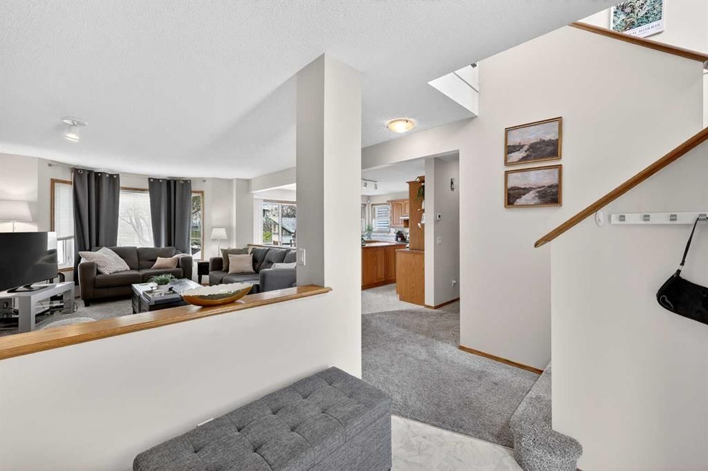 112 Hidden Ranch Crescent NW, Calgary — photo 4 of 50