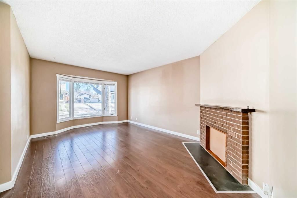 5 Falchurch Road NE, Calgary — photo 4 of 29