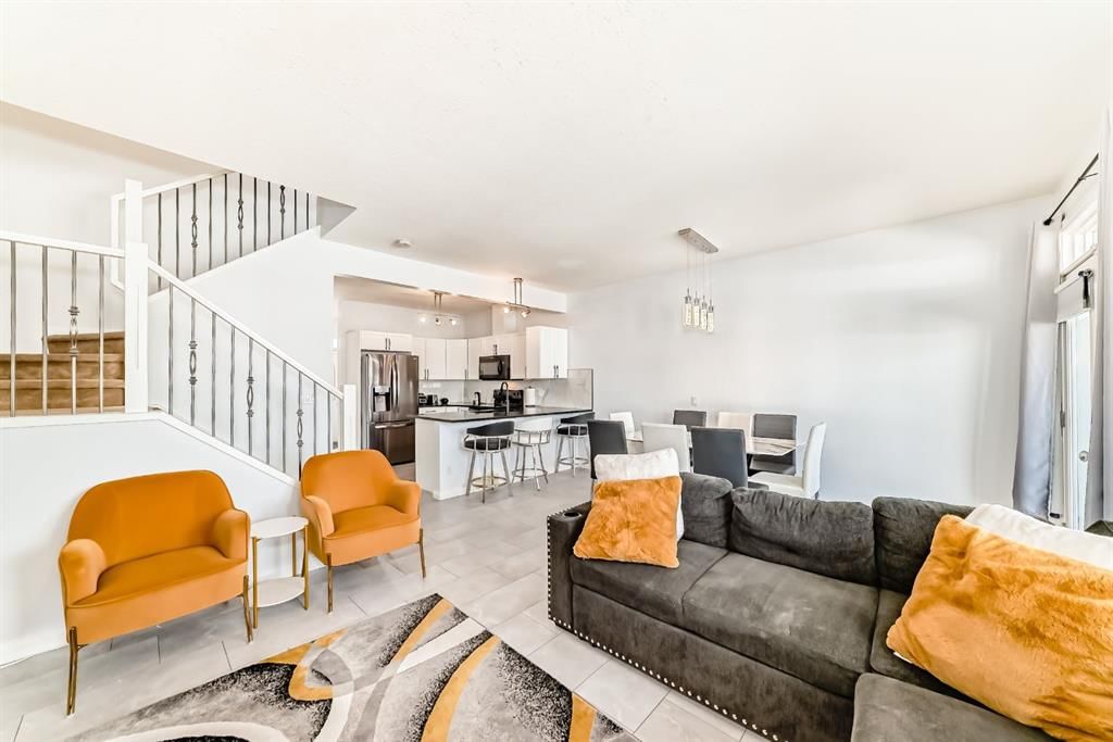 124 Royal Manor NW, Calgary — main listing photo