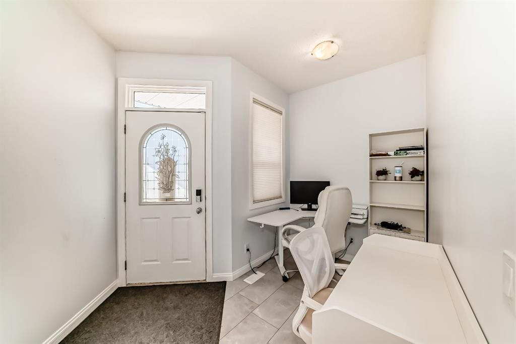 124 Royal Manor NW, Calgary — photo 3 of 29