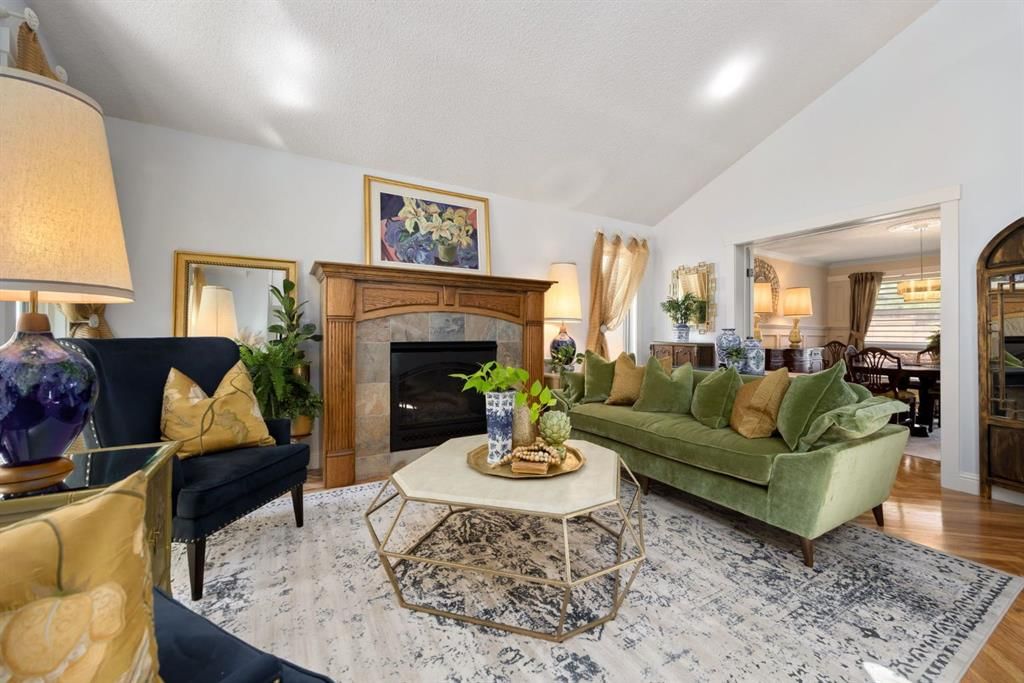 51 Woodridge Close SW, Calgary — photo 4 of 50