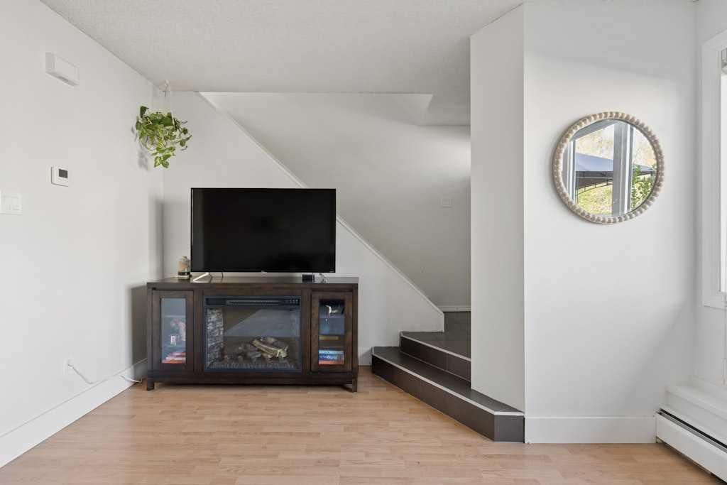 151, 3809 45 Street SW, Calgary — photo 3 of 22