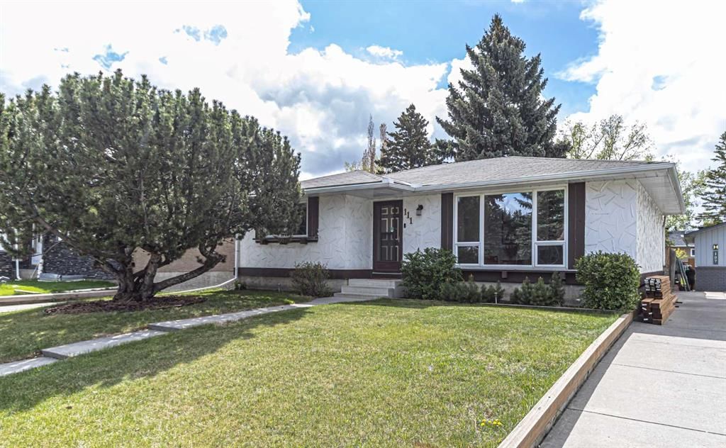 111 Lynnview Way SE, Calgary — main listing photo