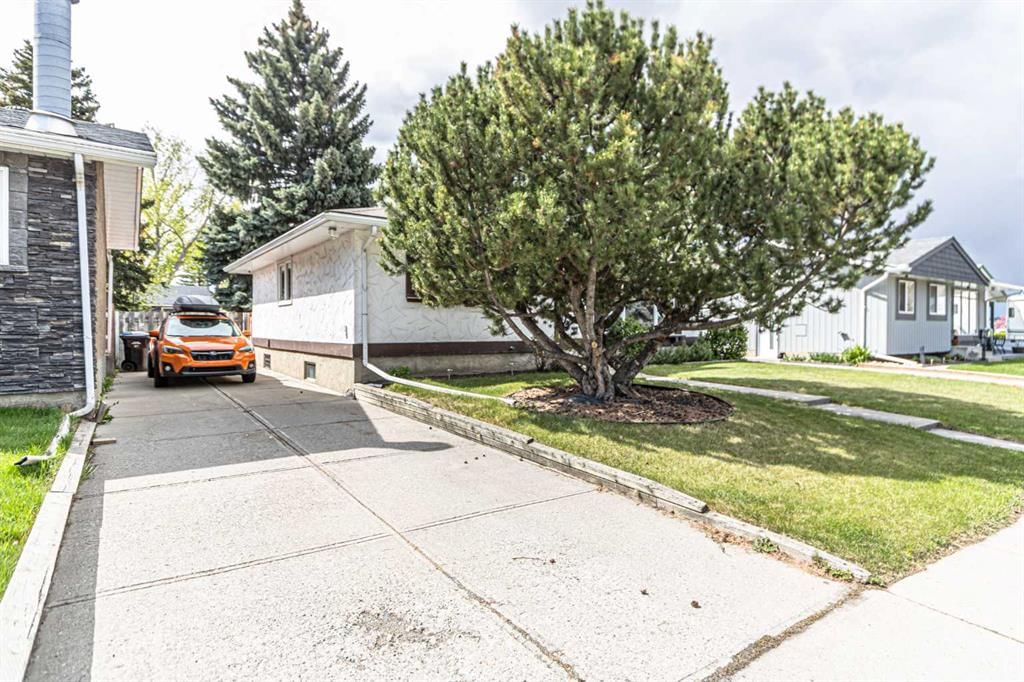 111 Lynnview Way SE, Calgary — photo 3 of 32