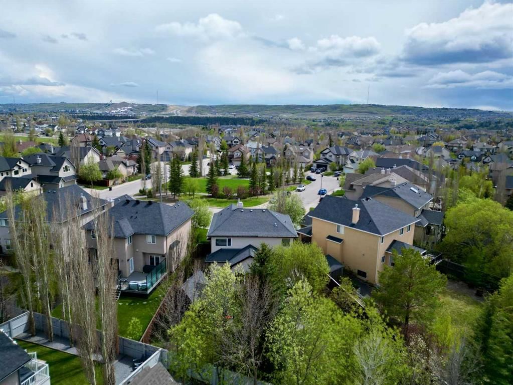 11 Tuscany Glen Green NW, Calgary — photo 3 of 37