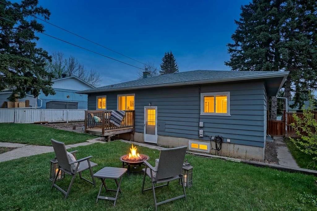 43 Coleridge Road NW, Calgary — photo 2 of 46