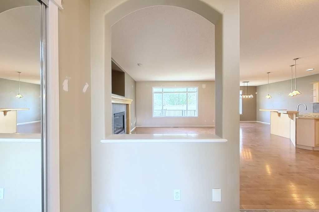 39 Simcoe Terrace SW, Calgary — photo 3 of 37