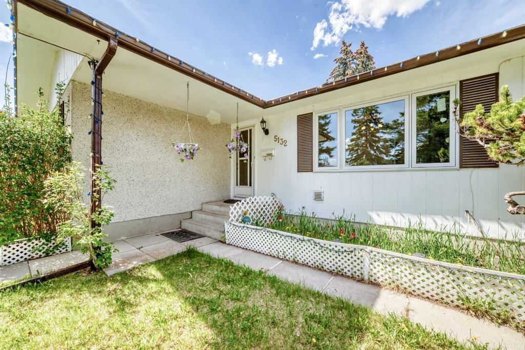 5132 Marian Way NE, Calgary — photo 2 of 33