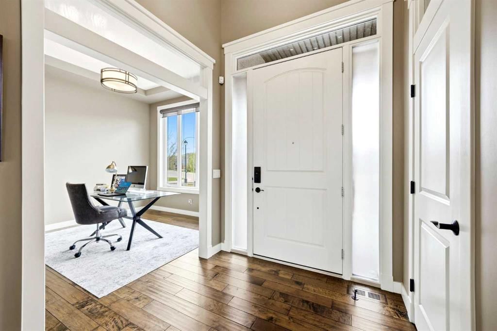 45 Cranbrook Heights SE, Calgary — photo 3 of 47