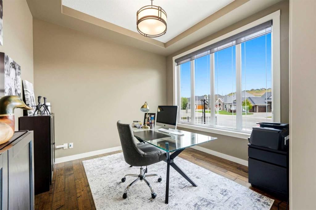 45 Cranbrook Heights SE, Calgary — photo 4 of 47