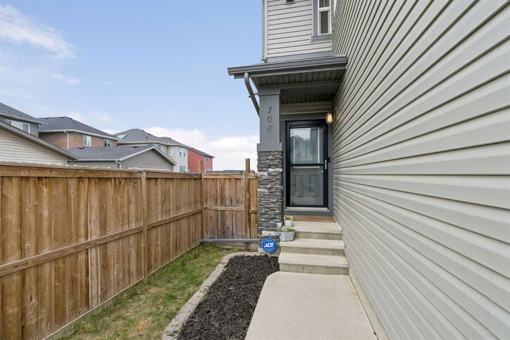 108 Sage Bank Crescent NW, Calgary — photo 2 of 35