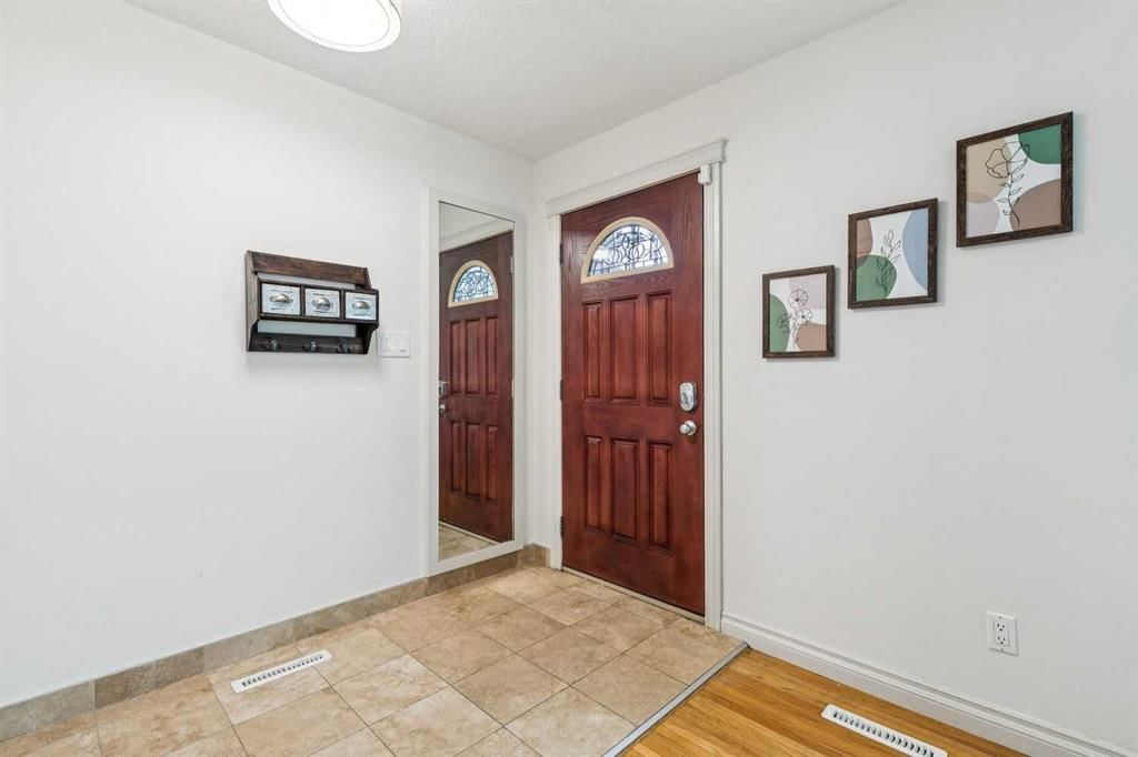 308 99 Avenue SE, Calgary — photo 2 of 41