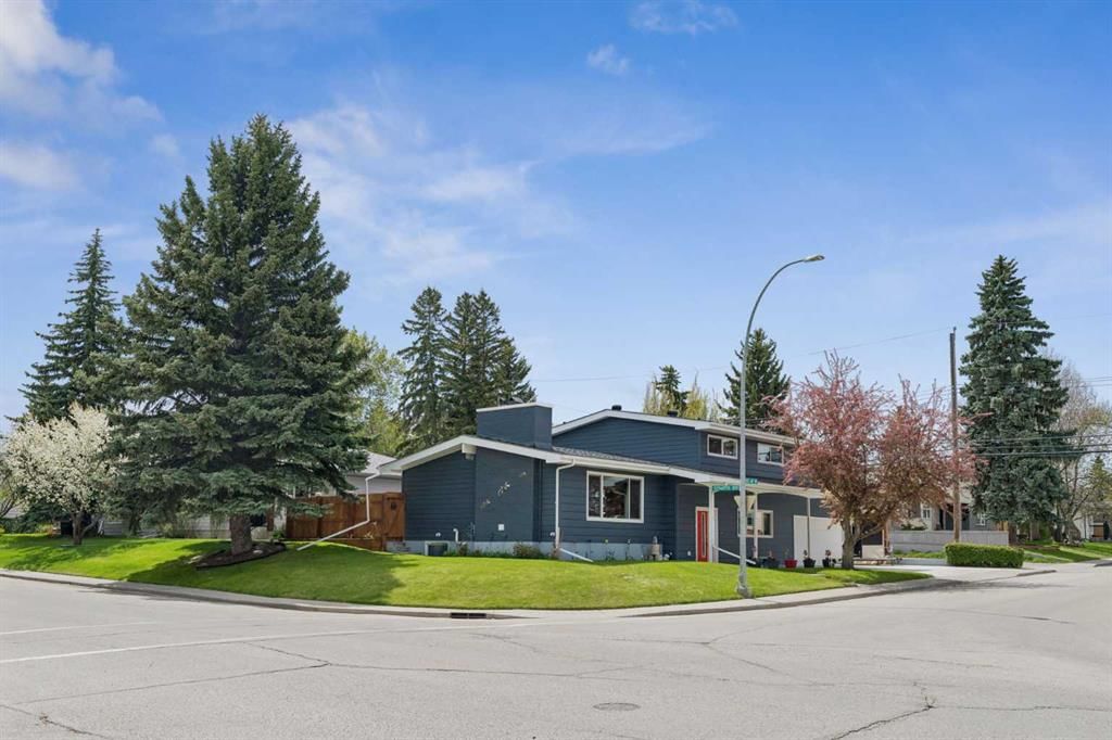1303 105 Avenue SW, Calgary — main listing photo
