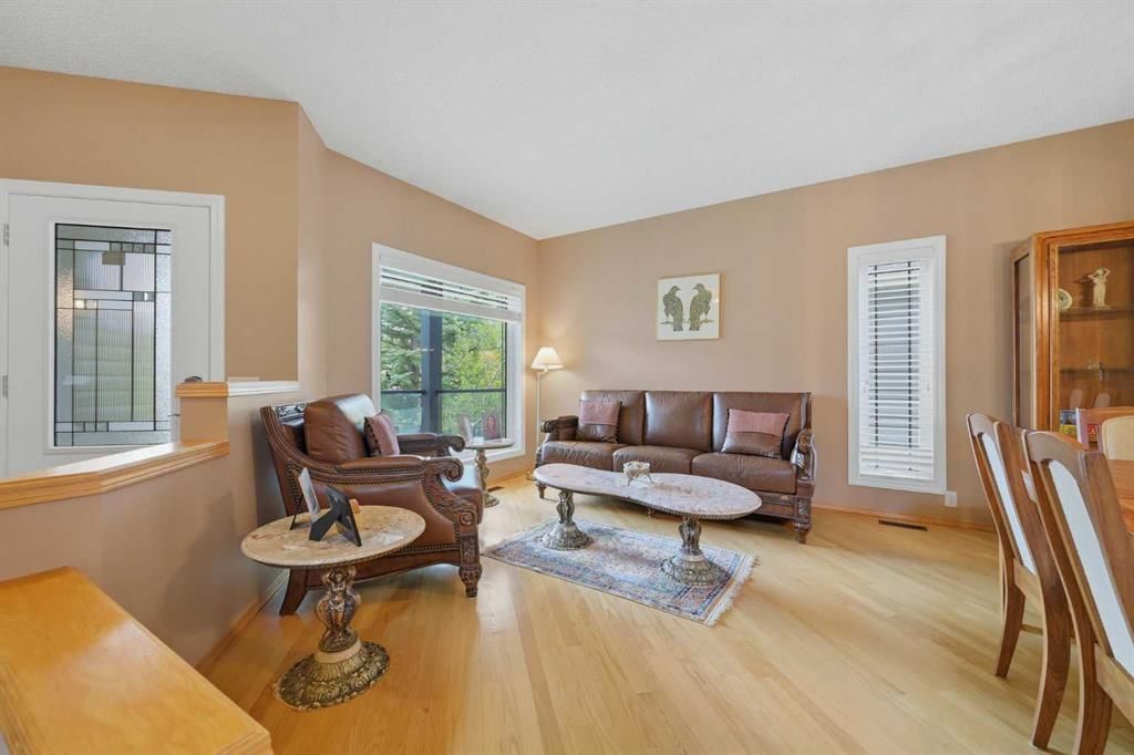 52 Edgebrook Rise NW, Calgary — photo 4 of 49