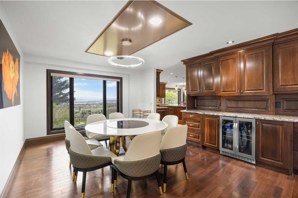 136 Edelweiss Drive NW, Calgary — photo 3 of 50