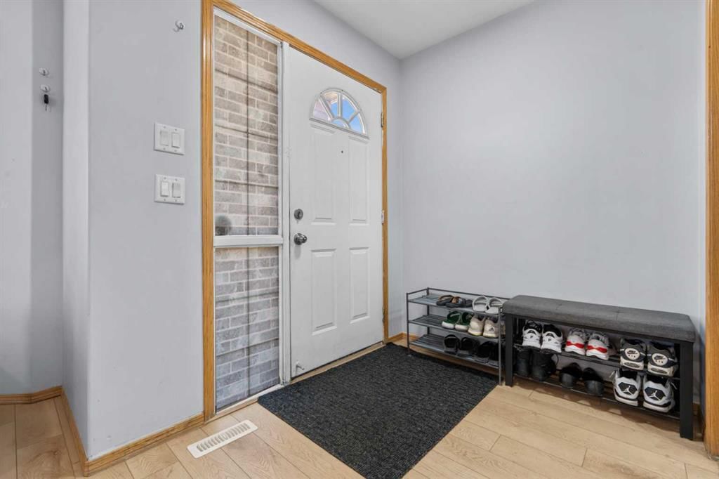 230 Tarawood Close NE, Calgary — photo 5 of 50