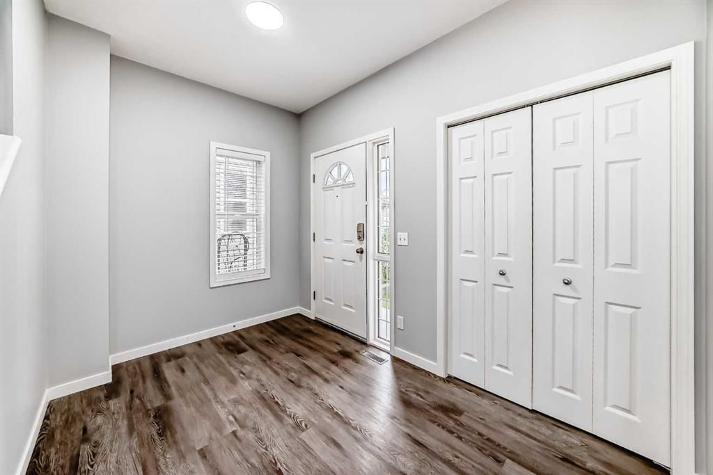 114 Valley Crest Close NW, Calgary — photo 2 of 42