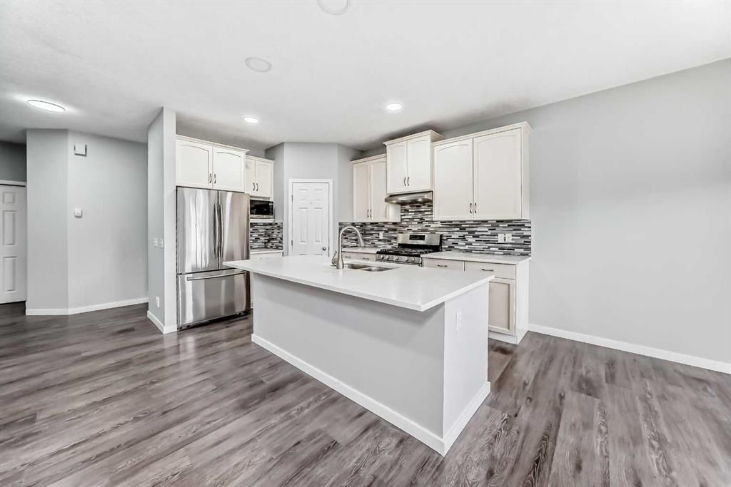 114 Valley Crest Close NW, Calgary — photo 4 of 42