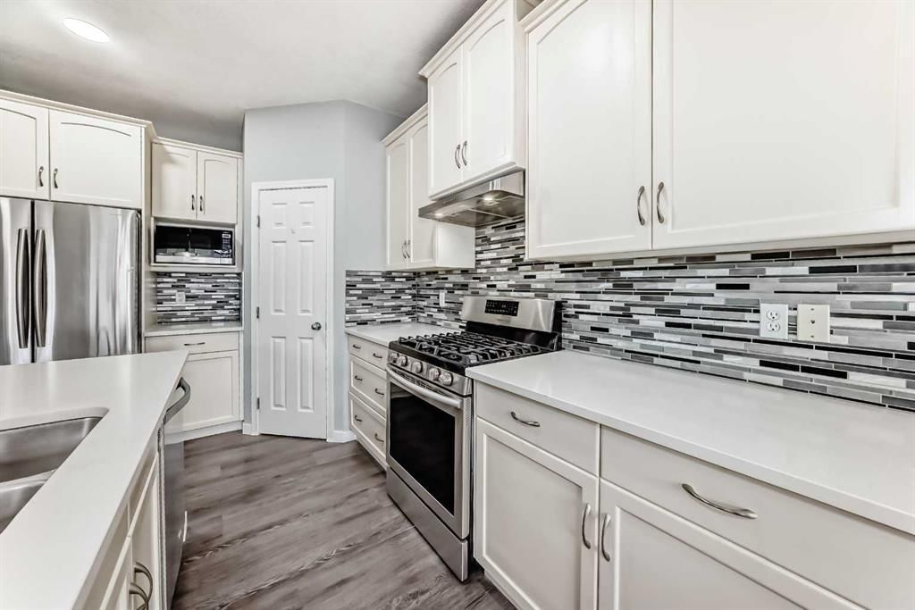 114 Valley Crest Close NW, Calgary — photo 5 of 42