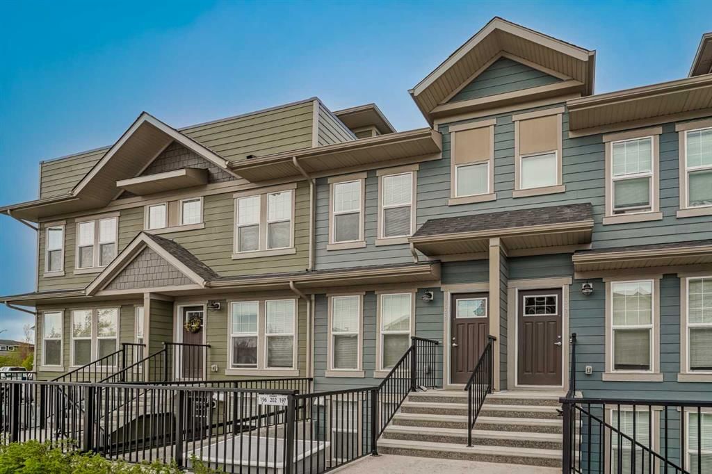 348 Cranbrook Square SE, Calgary — photo 3 of 34