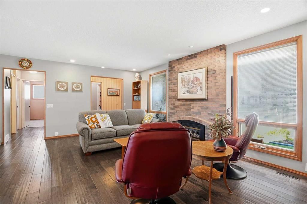 6448 Silver Ridge Way NW, Calgary — photo 3 of 32
