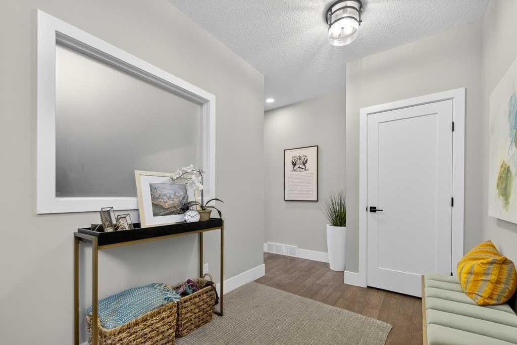 105 Westpoint Way SW, Calgary — photo 4 of 49