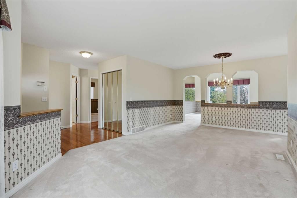12 Citadel Park NW, Calgary — photo 3 of 49