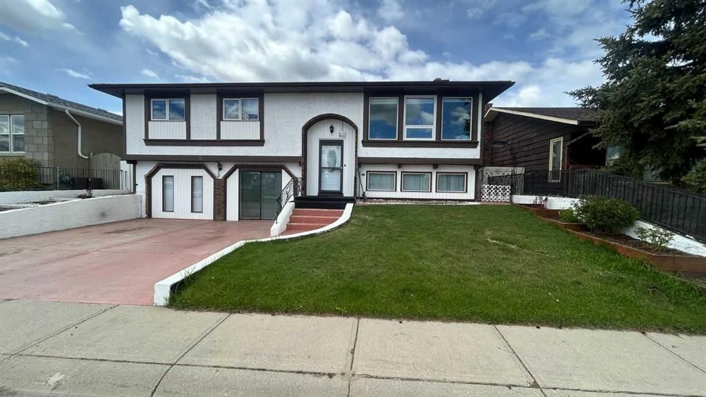 911 12 Street SE, High River — main listing photo